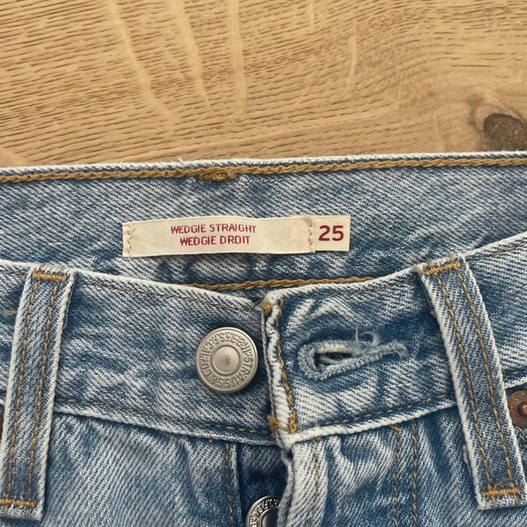 Levi’s Wedgie straight leg jeans purchased from Aritzia size 25 - Picture 2 of 3